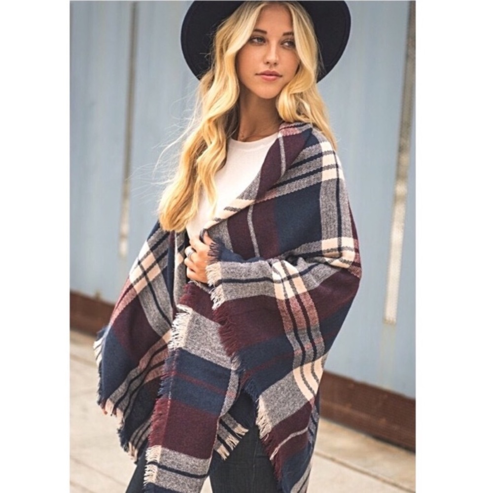 ‼️LAST ONE ‼️Blanket Scarf Ruana Shawl. - Picture 2 of 3